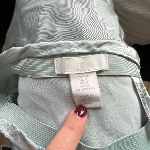 H&M Satin Mini Skirt - Picture 2 of 2